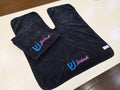 Toalla facial Spa negra original JADASH PRODUCTS con bordado azul y rosa